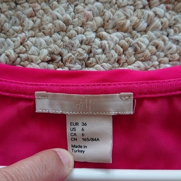 H&M Sleeveless High-Low Top with Front Pocket size 6 - Picture 11 of 11